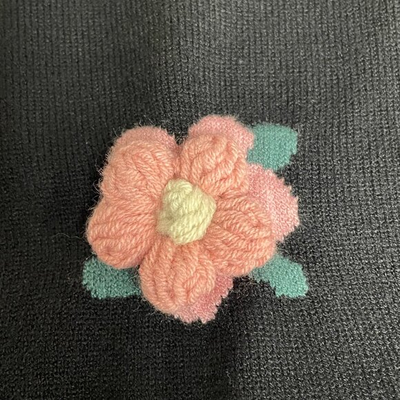 T Tahari Raised 3D Floral Crochet Detail Short Sleeve Sweater Sz LG Puff Sleeve - Picture 5 of 8